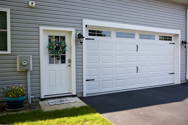 24/7 Emergency Garage Door Panel Replacement experts in Shadyside, OH